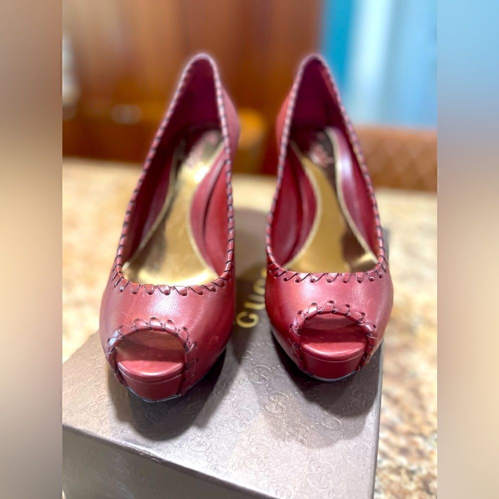 Gucci Leather Saddle Soft Red Desert Whipstitch Trim Pumps Size: 7.5. Like new.